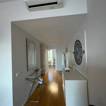 Sunny Modern 2 Bedroom فونشال