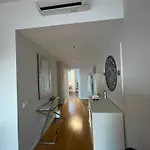 Sunny Modern 2 Bedroom فونشال