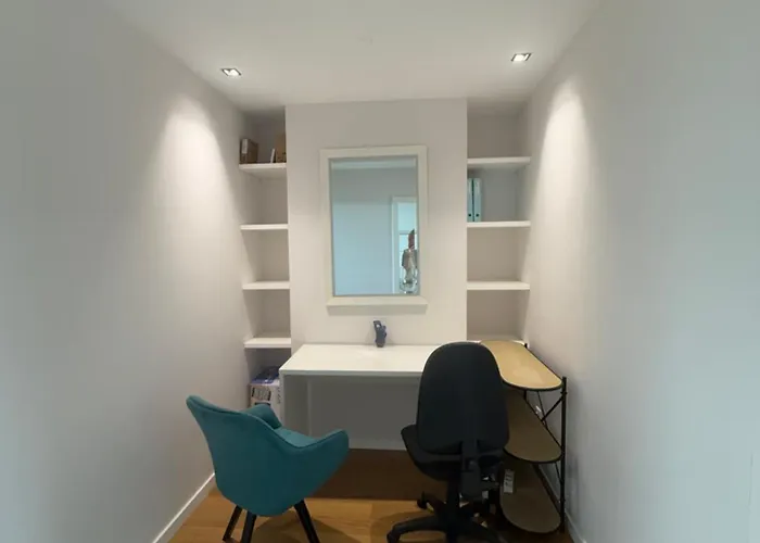 Sunny Modern 2 Bedroom Apartament