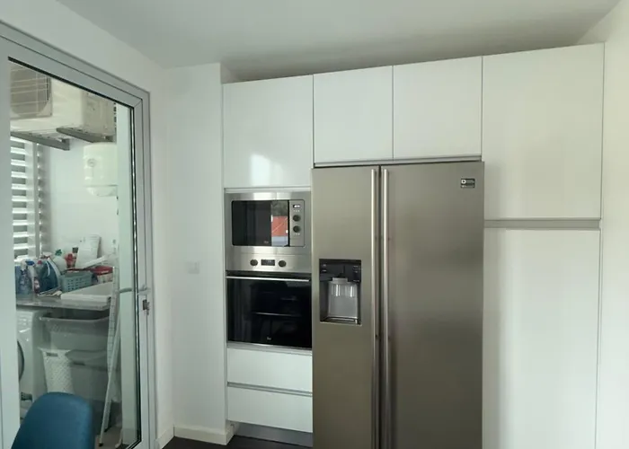 Sunny Modern 2 Bedroom Appartamento *