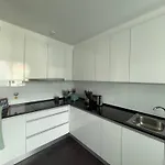 Apartment Sunny Modern 2 Bedroom *